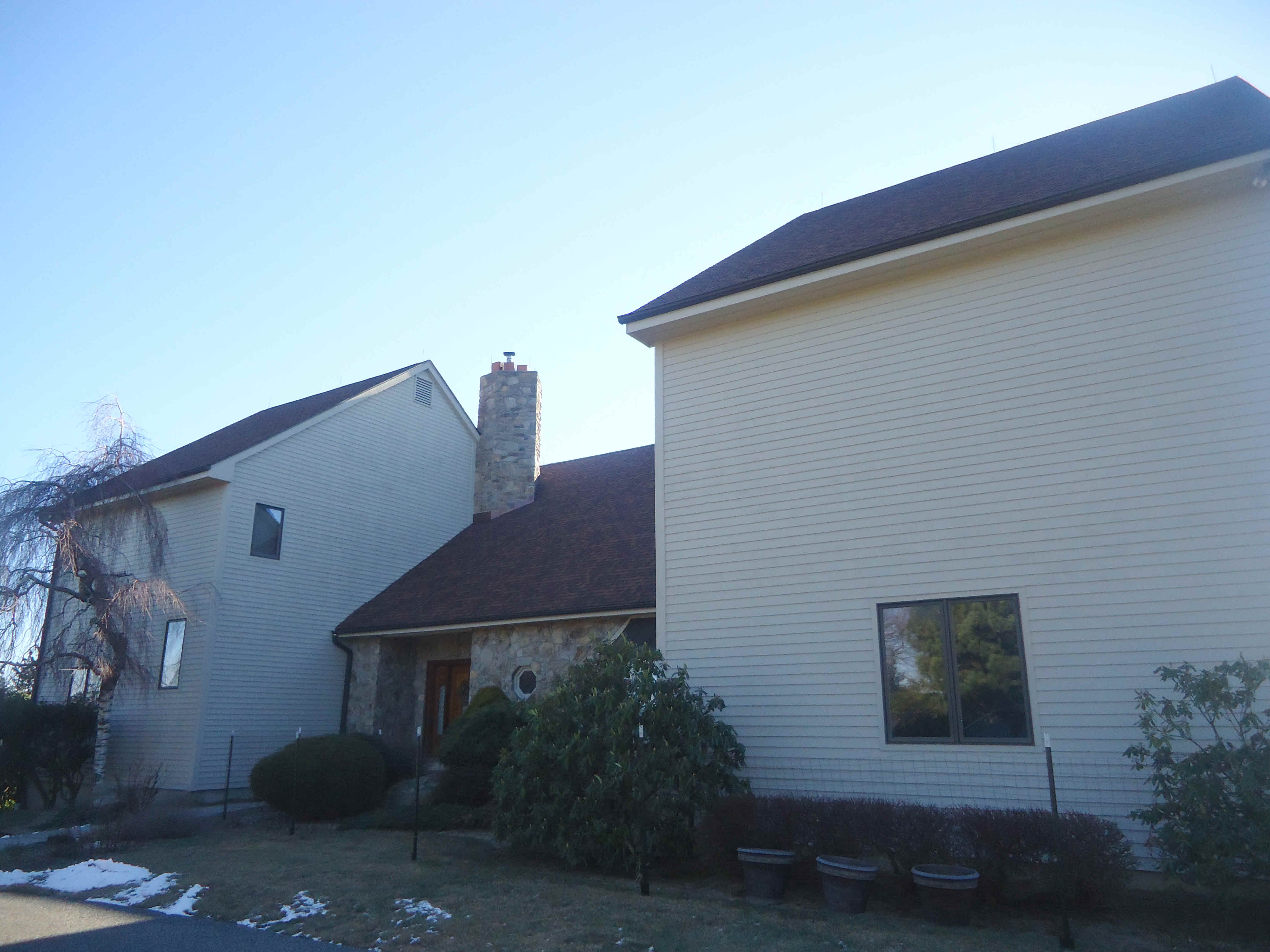 Building photograph for 40 CASTLE HILL LN